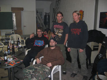 IMG003